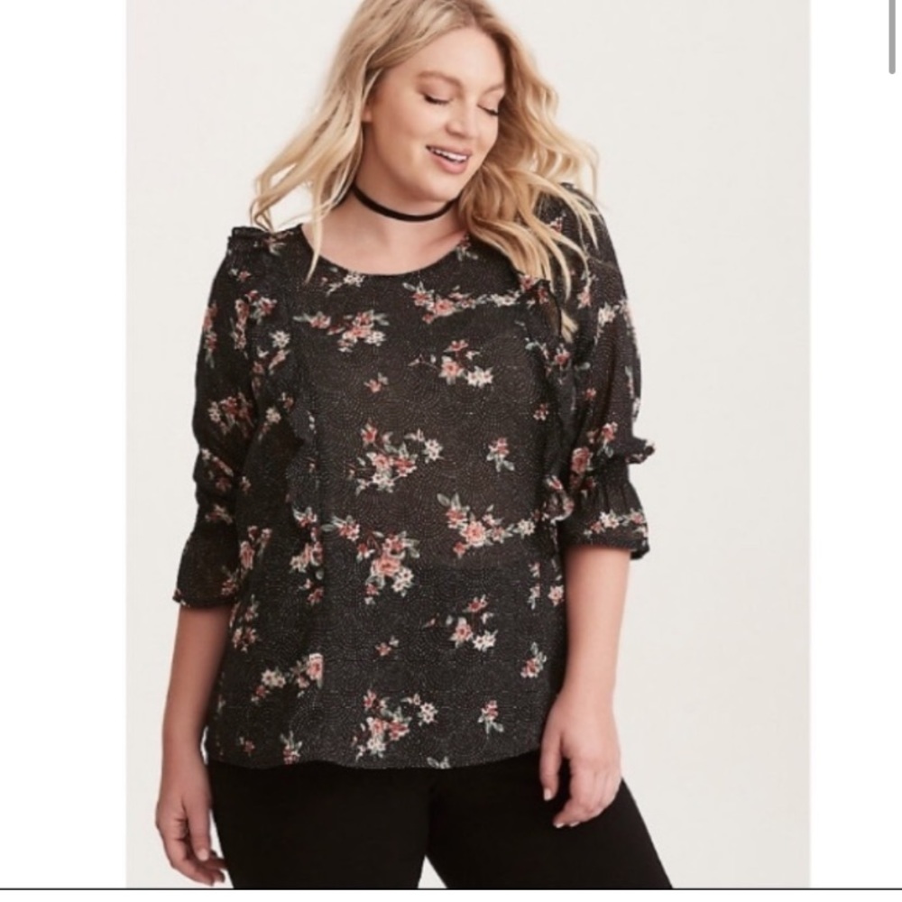 Torrid floral dot smocked sleeve top - size 4